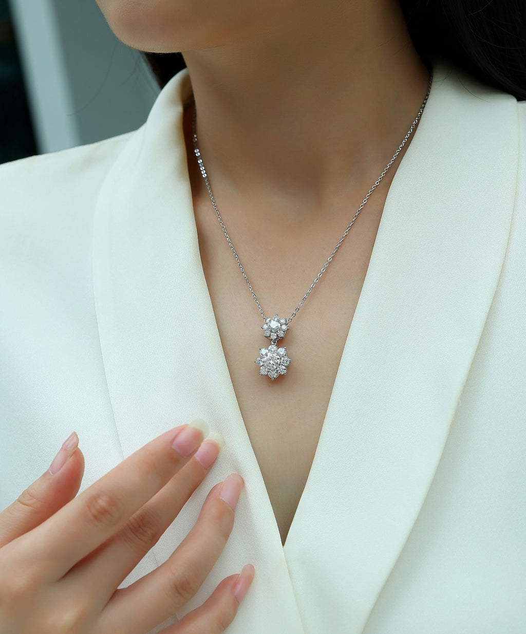 Sunshine Flower Language - A Fashionable And Trendy Necklace Pendant Set With Top-quality Moissanite S925 Silver And Platinum Plating Can Be Tested With A Diamond Pen
