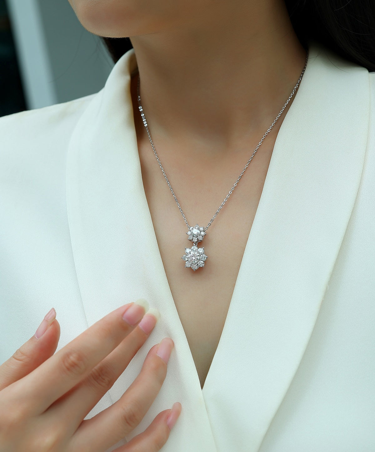 Sunshine Flower Language - A Fashionable And Trendy Necklace Pendant Set With Top-quality Moissanite S925 Silver And Platinum Plating Can Be Tested With A Diamond Pen