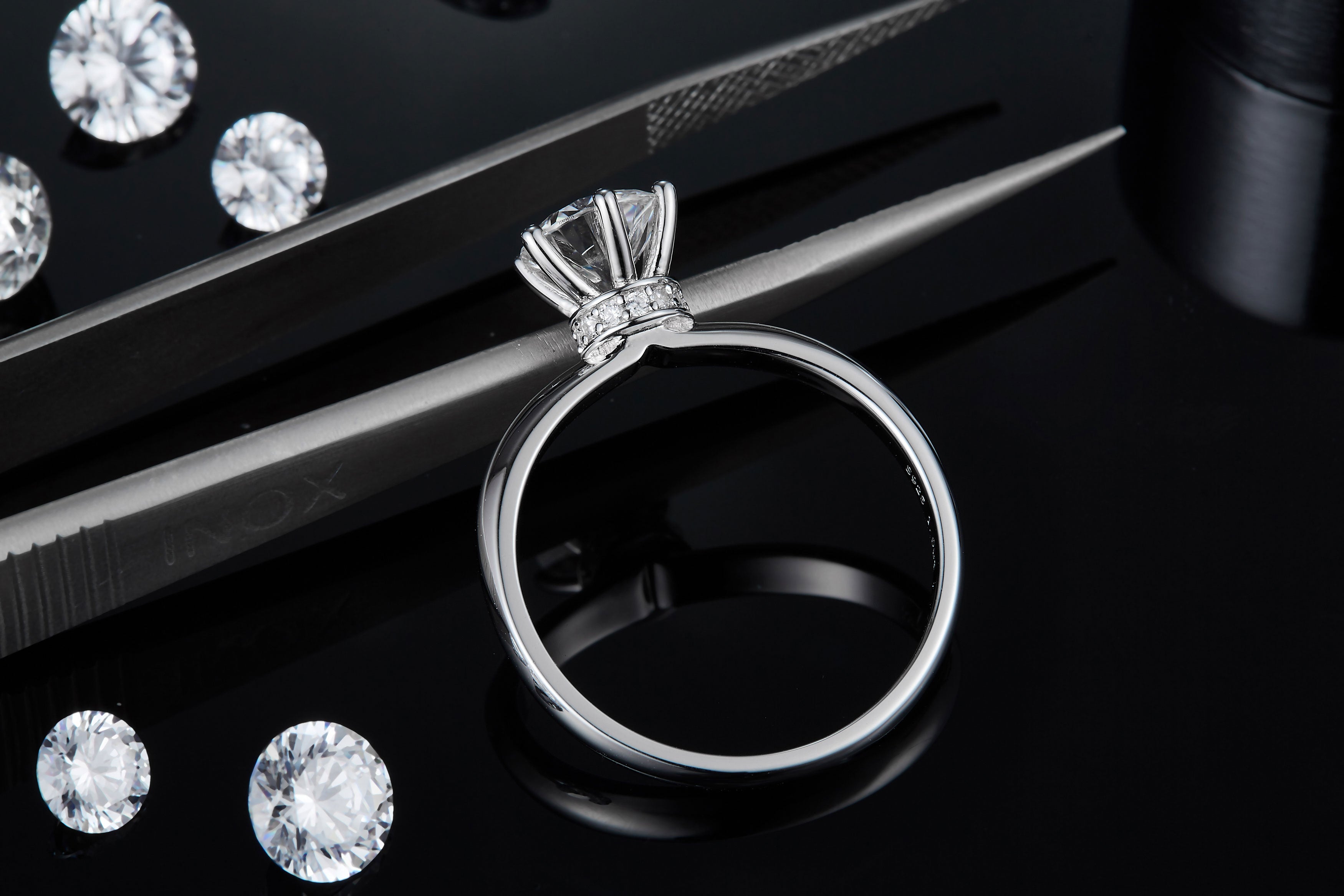Minimalist Starlight - Set With 1-carat Top-quality Moissanite S925 Silver And Platinum-plated Diamond Wedding Ring. The Ring Can Be Inspected With A Diamond Pen