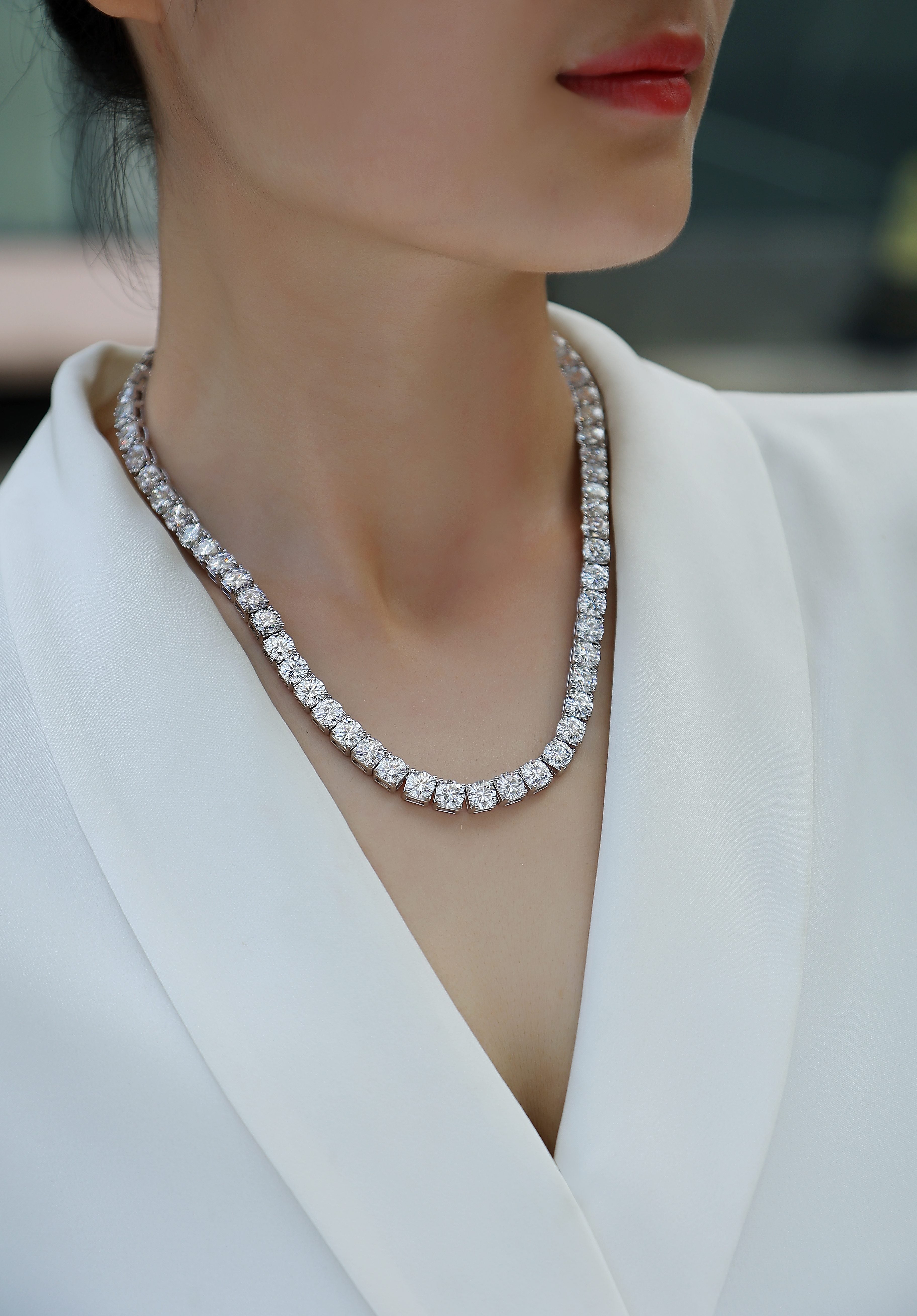 Endless Starry River - A Luxurious And Fashionable Light Luxury Jewelry Necklace Pendant Set With Top-quality Moissanite, S925 Silver-plated Platinum.