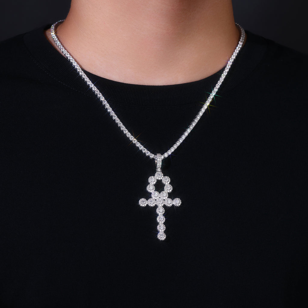 The Key To Holy Radiance - A Fashionable And Trendy Necklace Pendant Set With Top-quality Moissanite S925 In Silver And Platinum-plated. It Can Be Tested With A Diamond Pen