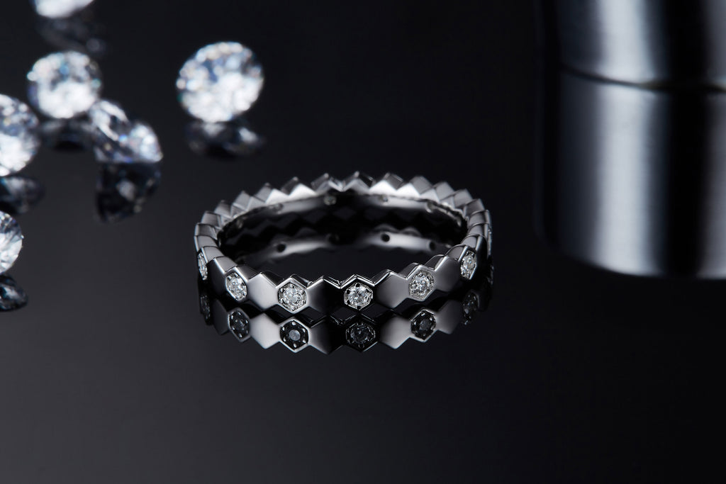 Bee Dance Of Light And Shadow - A Wedding Ring Set With Top-quality Moissanite S925 Silver And Platinum-plated Diamond. The Ring Can Be Inspected With A Diamond Pen