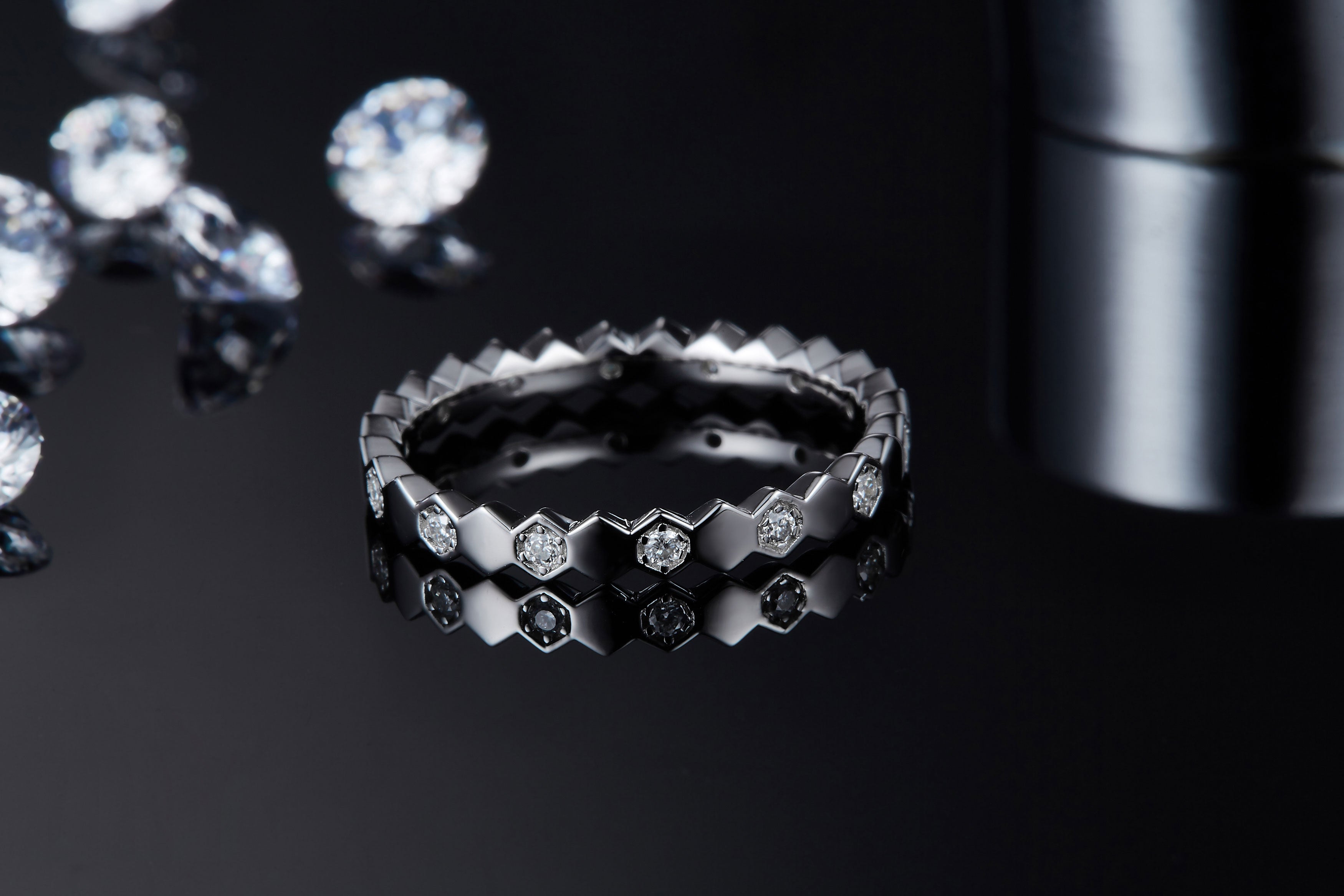 Bee Dance Of Light And Shadow - A Wedding Ring Set With Top-quality Moissanite S925 Silver And Platinum-plated Diamond. The Ring Can Be Inspected With A Diamond Pen