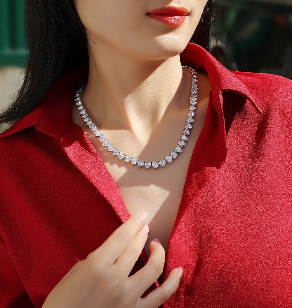 Romantic Gravity - A Luxurious And Fashionable Light Luxury Jewelry Necklace Pendant Set With Top-quality Moissanite, S925 Silver-plated Platinum