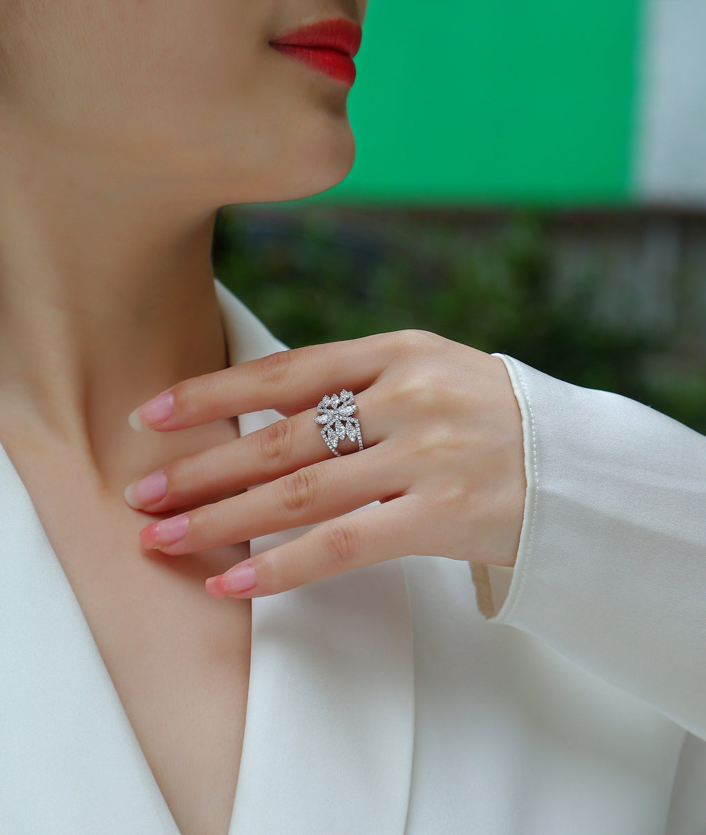 Silent Flower - A Wedding Ring Set With Top-quality Moissanite S925 Silver And Platinum-plated Diamond. The Ring Can Be Inspected With A Diamond Pen