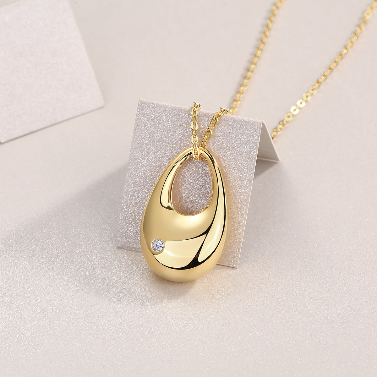 Evening Love - A Fashionable And Trendy Necklace Pendant Set With Top-quality Moissanite S925 And Silver Plated With Gold Can Be Tested With A Diamond Pen