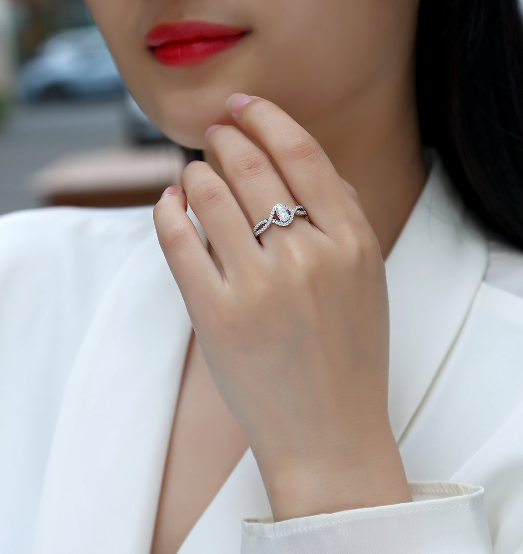 Alice In Wonderland - A Wedding Ring Set With Top-quality Moissanite S925 Silver And Platinum-plated Diamond. The Ring Can Be Inspected With A Diamond Pen