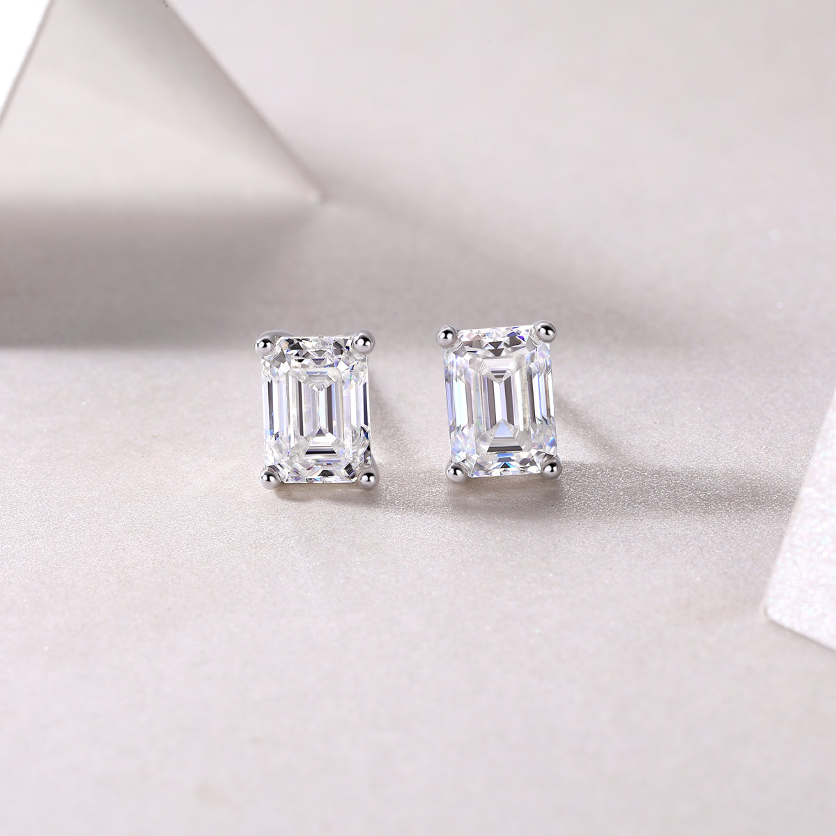 Sinking - A Fashionable And Trendy Accessory Set With Top-quality Moissanite S925 Silver And Platinum-plated Stud Earrings. The Gold Rose Gold Color Can Be Detected By A Diamond Pen