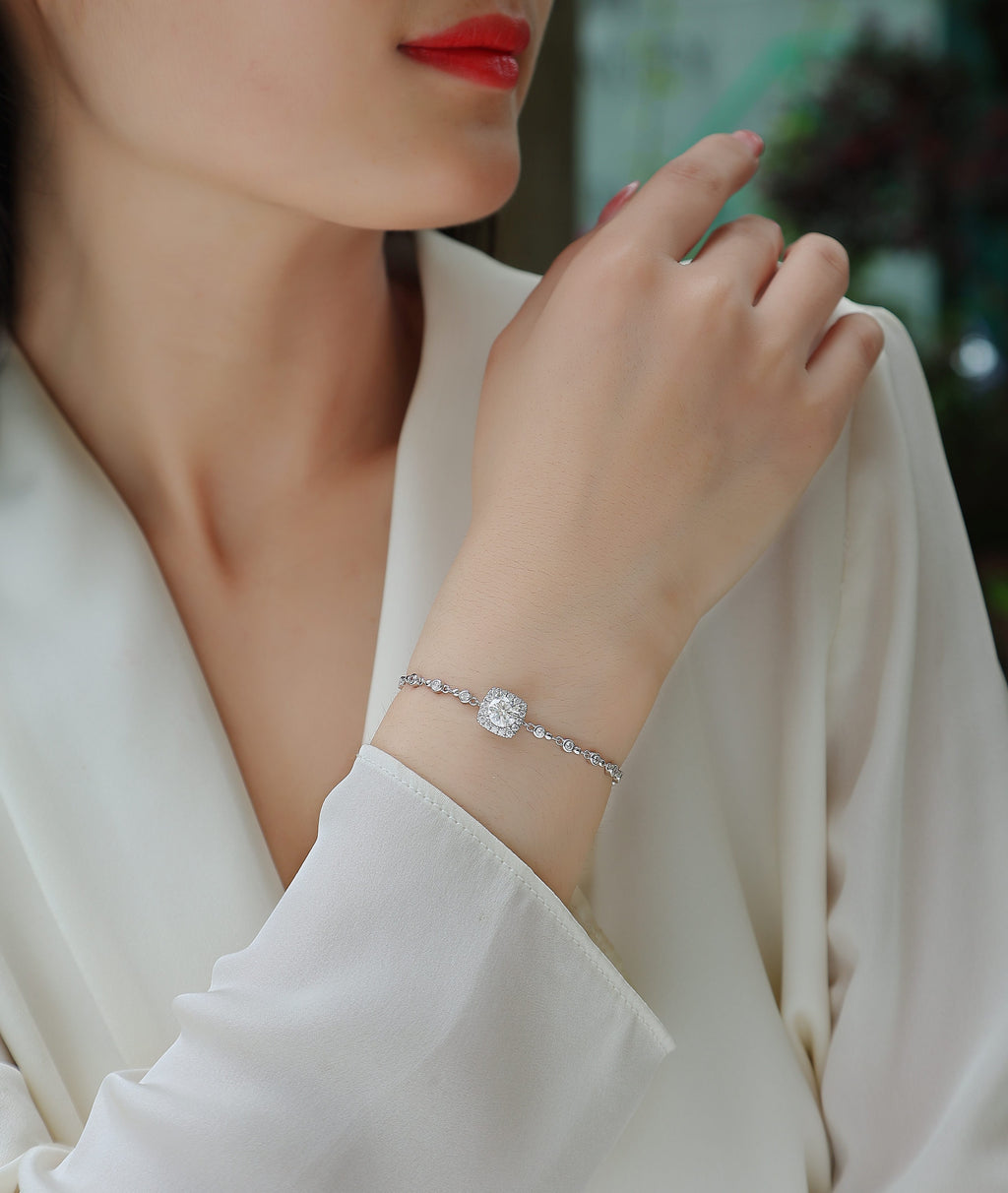 Surrounded By Stars - A Luxurious And Fashionable Light Luxury Jewelry Silver Bracelet And Bracelet Set With Top-quality Moissanite, S925 Silver-plated Platinum