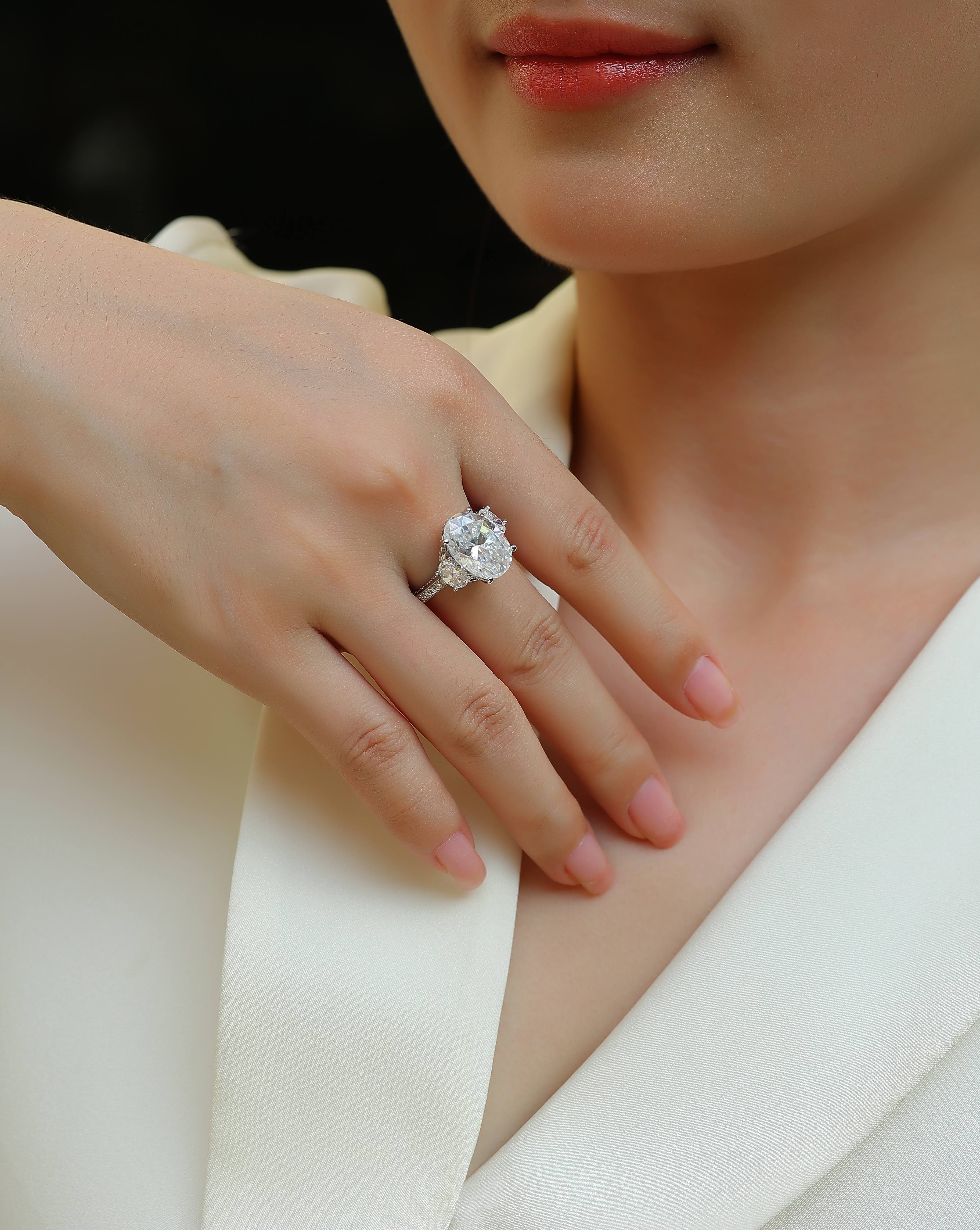 Crown Of Radiance - Set With Top-quality Egg-shaped Moissanite S925 Silver And Platinum-plated Diamond Wedding Ring. The Ring Can Be Inspected With A Diamond Pen