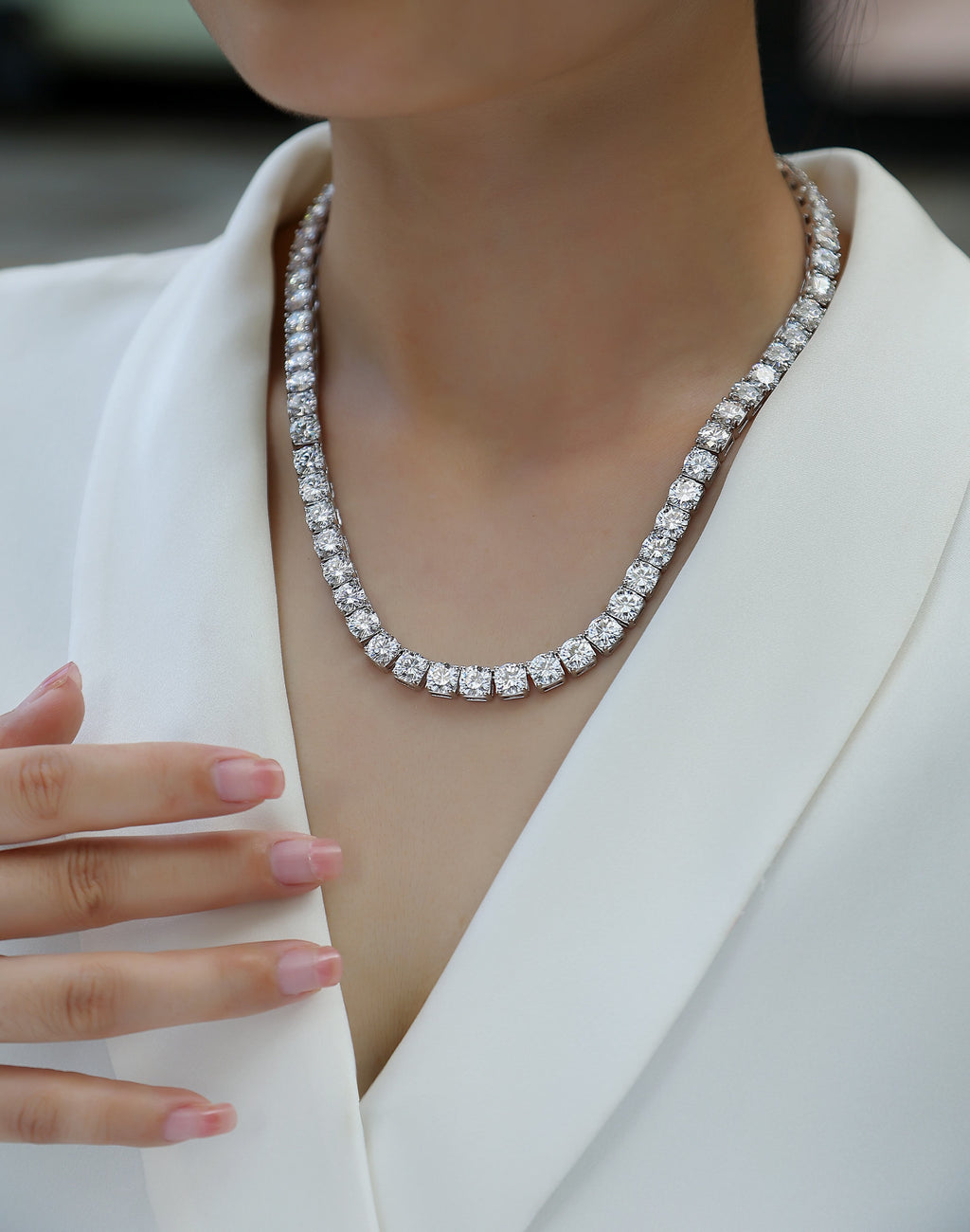 Endless Starry River - A Luxurious And Fashionable Light Luxury Jewelry Necklace Pendant Set With Top-quality Moissanite, S925 Silver-plated Platinum.