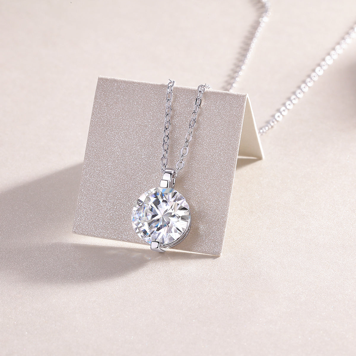 Time Endures - A Fashionable And Light Luxury Jewelry Pendant Necklace Set With Top-quality Moissanite, S925 Silver Plated Platinum