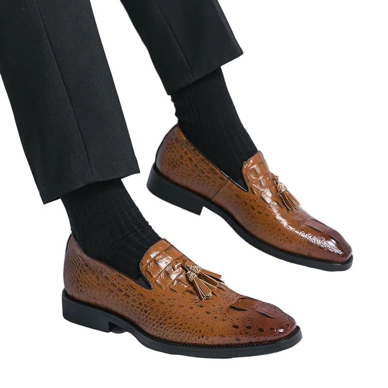 Crocodile-pattern Embossed Tassel Leather Shoes